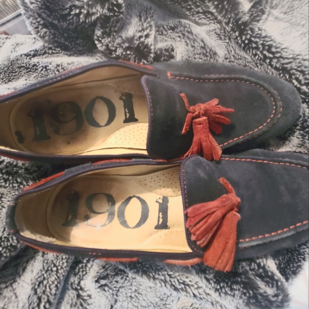 Shoes - Picture 2 of 5